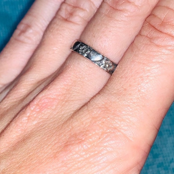 ❤️🌸 Genuine 925 Stamped Ring - Picture 3 of 5